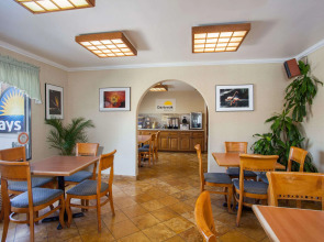 Days Inn by Wyndham Anaheim Near the Park