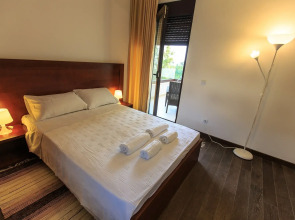 Apartments Kuce Lekovica snack bar- Bistro & Beach