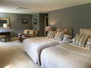 Rushton Hall Hotel & SPA