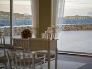 Gillieru Harbour Hotel