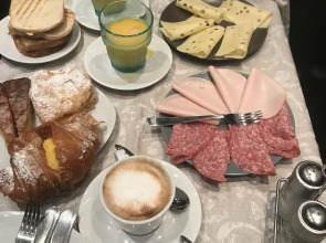 Blue Shades Aparthotel