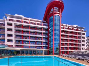 Four Views Monumental Lido