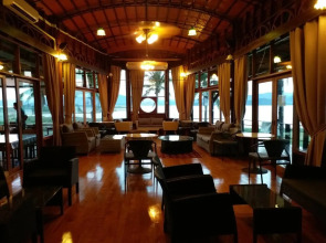 Kaengkrachan Boathouse Paradise Resort