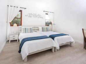 Sixteen Guest House on Main