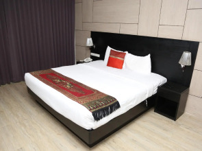 Boss Suites Nana Hotel