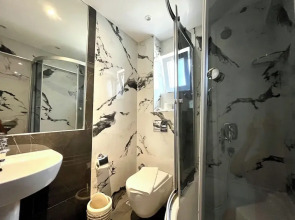 Farrys Boutique Hotel & Beach Club