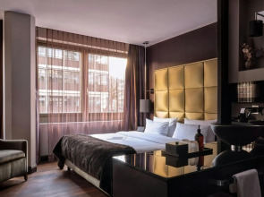 Roomers Frankfurt Central, Autograph Collection