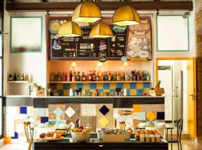 NeapolitanTrips Hostel and Bar