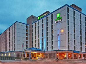 Holiday Inn Express Nashville Downtown - Broadway by IHG