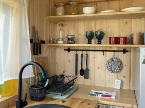 Черный домик