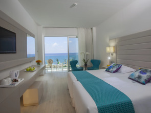 King Evelthon Beach Hotel & Resort