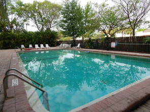 North Miami Beach Gardens Inn & Suites