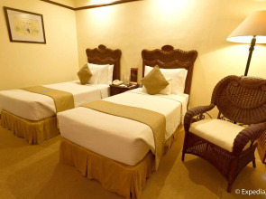 Waterfront Airport Hotel & Casino