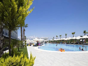 Port River Hotel & Spa