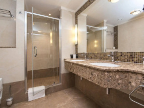 Merchant's Crown Suites and Spa