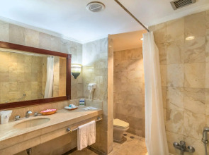 Отель Bali Beach