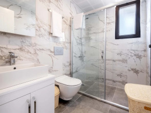 Golden Rose Suit Pension