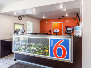 Motel 6 Sacramento, CA - Downtown