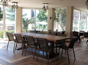 Farrys Boutique Hotel & Beach Club