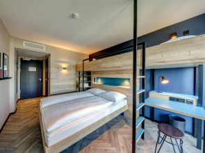 Schulz Hotel Berlin Wall at the East Side Gallery