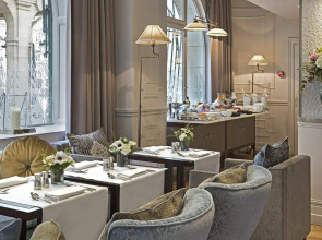 La Clef Louvre Paris by The Crest Collection