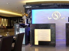 Southpole Central Hotel