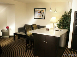 Holiday Inn Express & Suites Hollywood Walk Of Fame