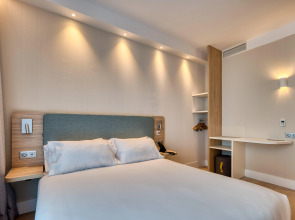 Holiday Inn Express Madrid Airport by IHG