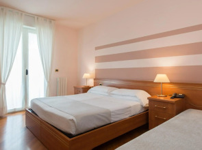 Отель Loano 2 Village