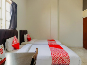 OYO 1111 Pasar Baru Inn