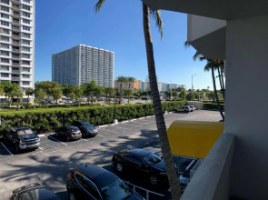 Palm Tree Club Miami Hotel