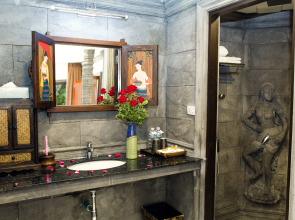 White House Beach Resort And Spa