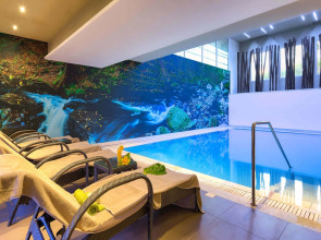 Отель The Views Oasis - Family Friendly