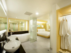 Отель Sevn Legian