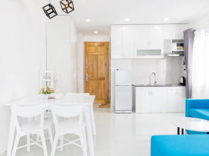 RedDoorz Plus near Nguyen Hue Walking Street