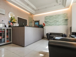 Huttons Hotel, Victoria London