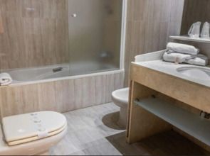 Отель Reina Cristina