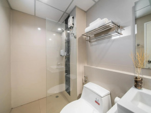 De Botan Srinakarin Hotel & Residence