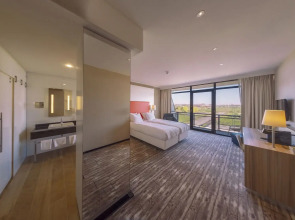 Отель Van der Valk Schiphol A4