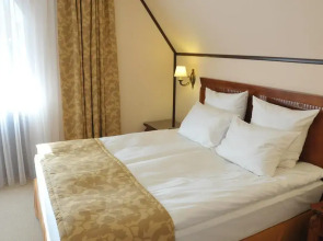 Отель Вэйлер