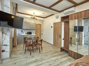 Апартаменты в отеле Red Wood (Ред Вуд)