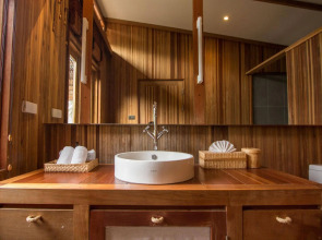 Haadtien Beach Resort