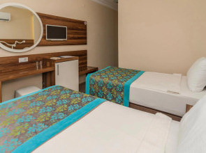 Kleopatra Blue Hawaii Hotel