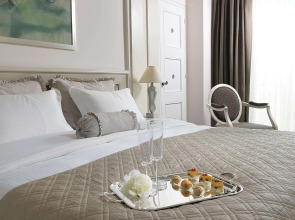 Отель NJV Athens Plaza