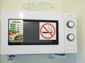 Диван и чемодан на улице Сибиряков-Гвардейцев