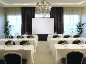 Отель Ramada by Wyndham Downtown Dubai