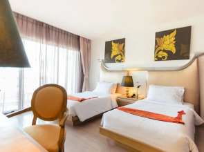 The StandardX Bangkok Phra Arthit