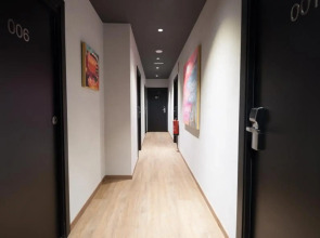 Airhostel Barcelona Airport 24h