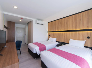 Gate43 Airport Hotel