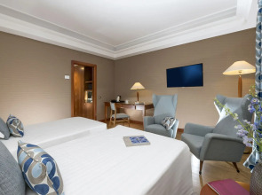 Отель Royal Continental Hotel Naples